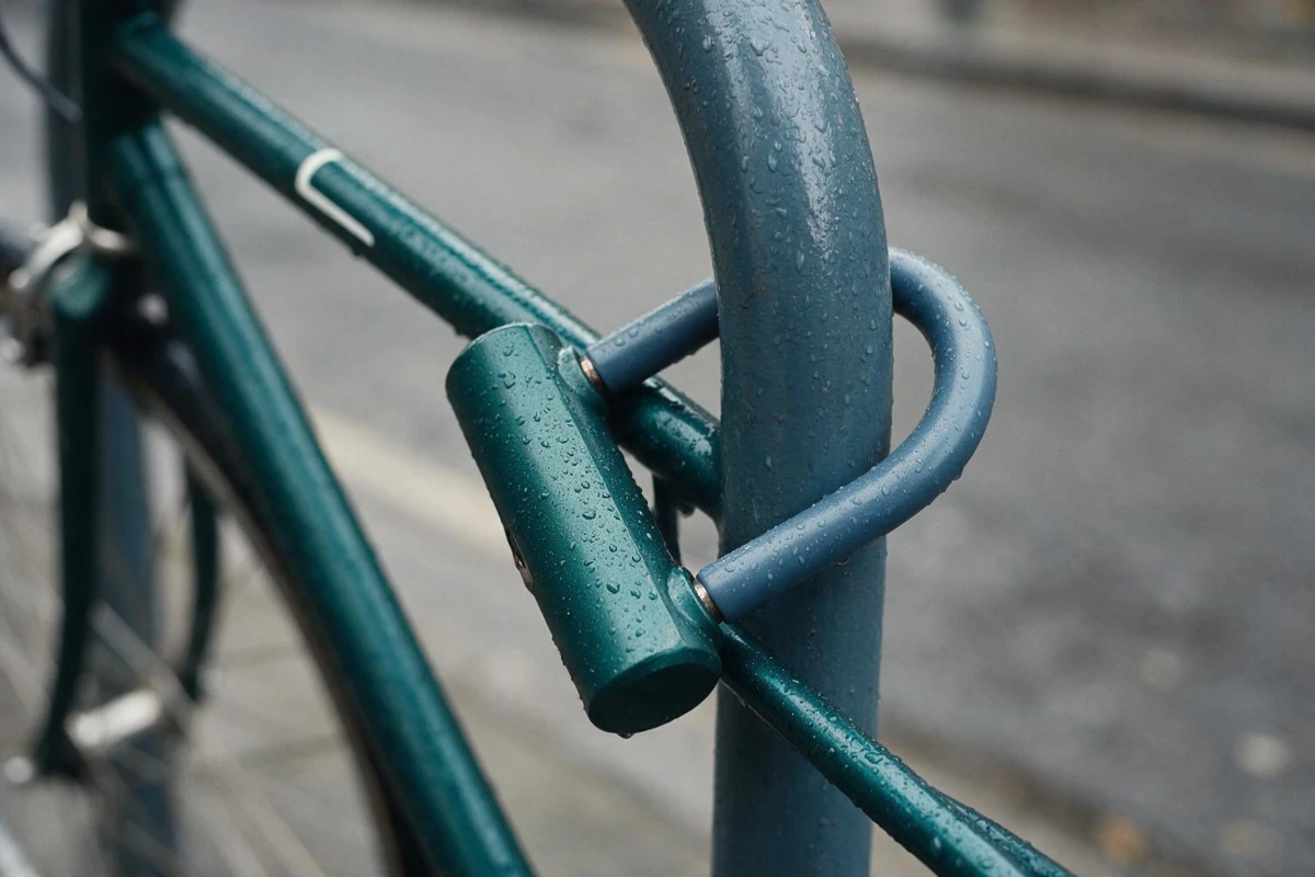 Hardened D-lock fastened around a bicycle frame